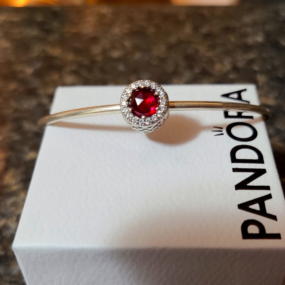 Pandora Essence open bangle